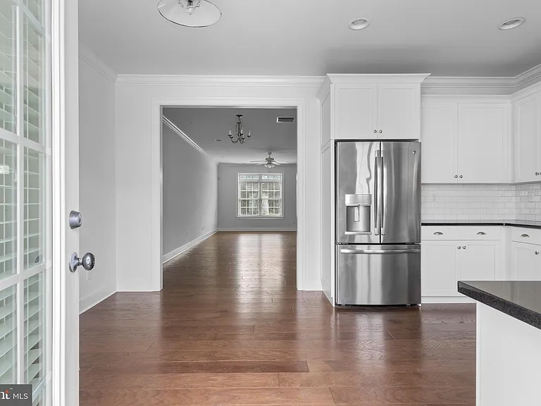 619 W Mulberry St — Photo 14