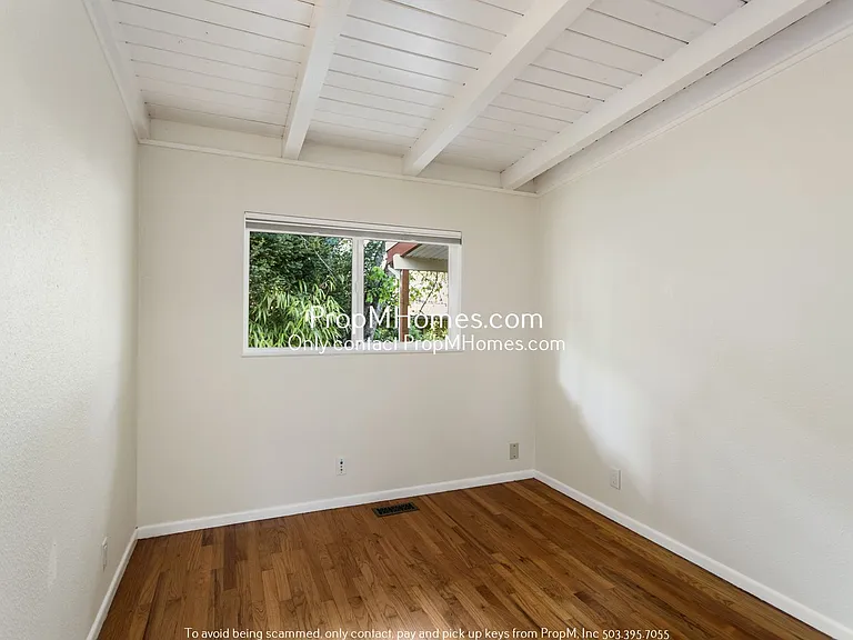 1885 SW Wellington Ave — Photo 13