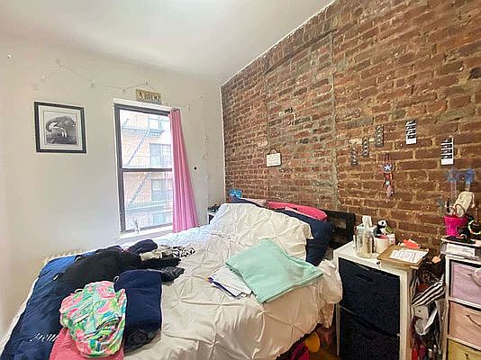 4th image of 220 E 29th St #2E26