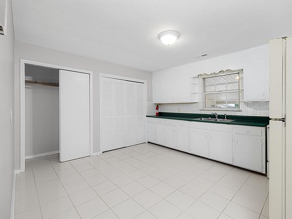 4th image of 435 Beasley St