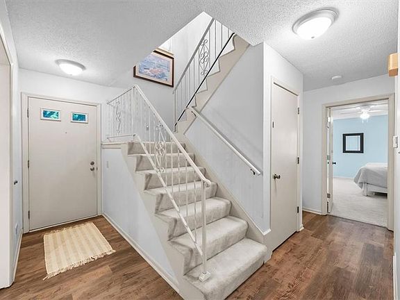 4th image of 9698 Oakshire St