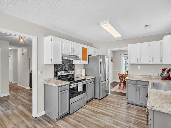 4th image of 104 Boxelder Ln