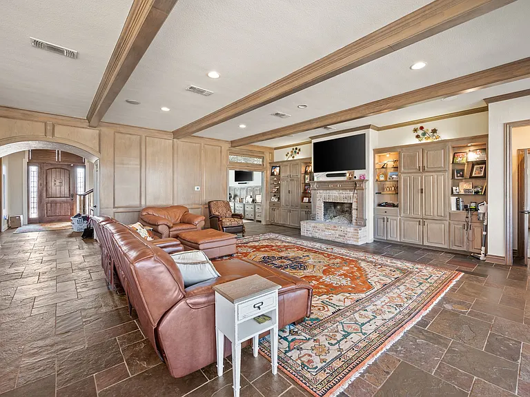 208 Highpoint Cir — Photo 28