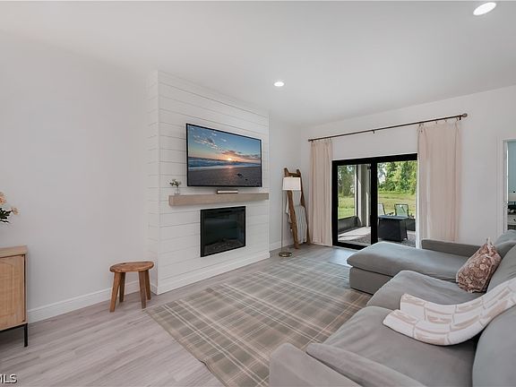 4th image of 3037 Harvard Cir