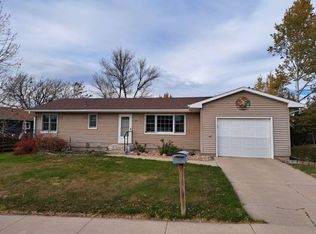 830 E 9th St, Chadron, NE 69337