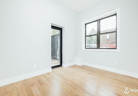 4th image of 644 Lorimer St #1