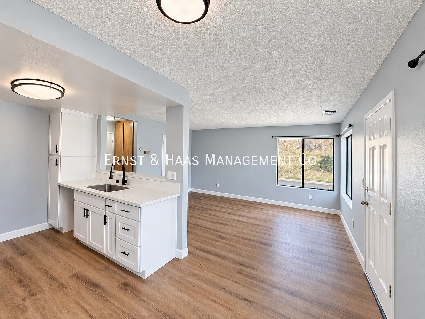 Lovely 2-Bedroom, 2.5-Bathroom Condo-Style Apartment with Attached 2-Car Garage! — Photo 3