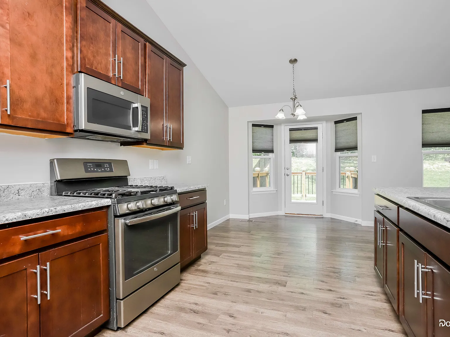 3 bed, 2.0 bath, 1360 sqft, $2,795 — Photo 4