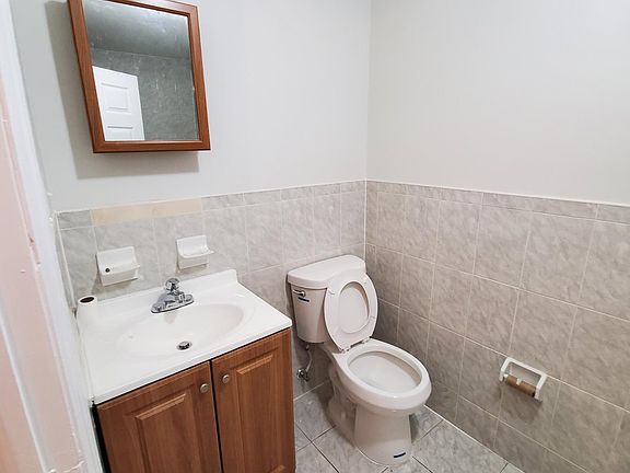 3rd image of 16 Sunset Ave #3