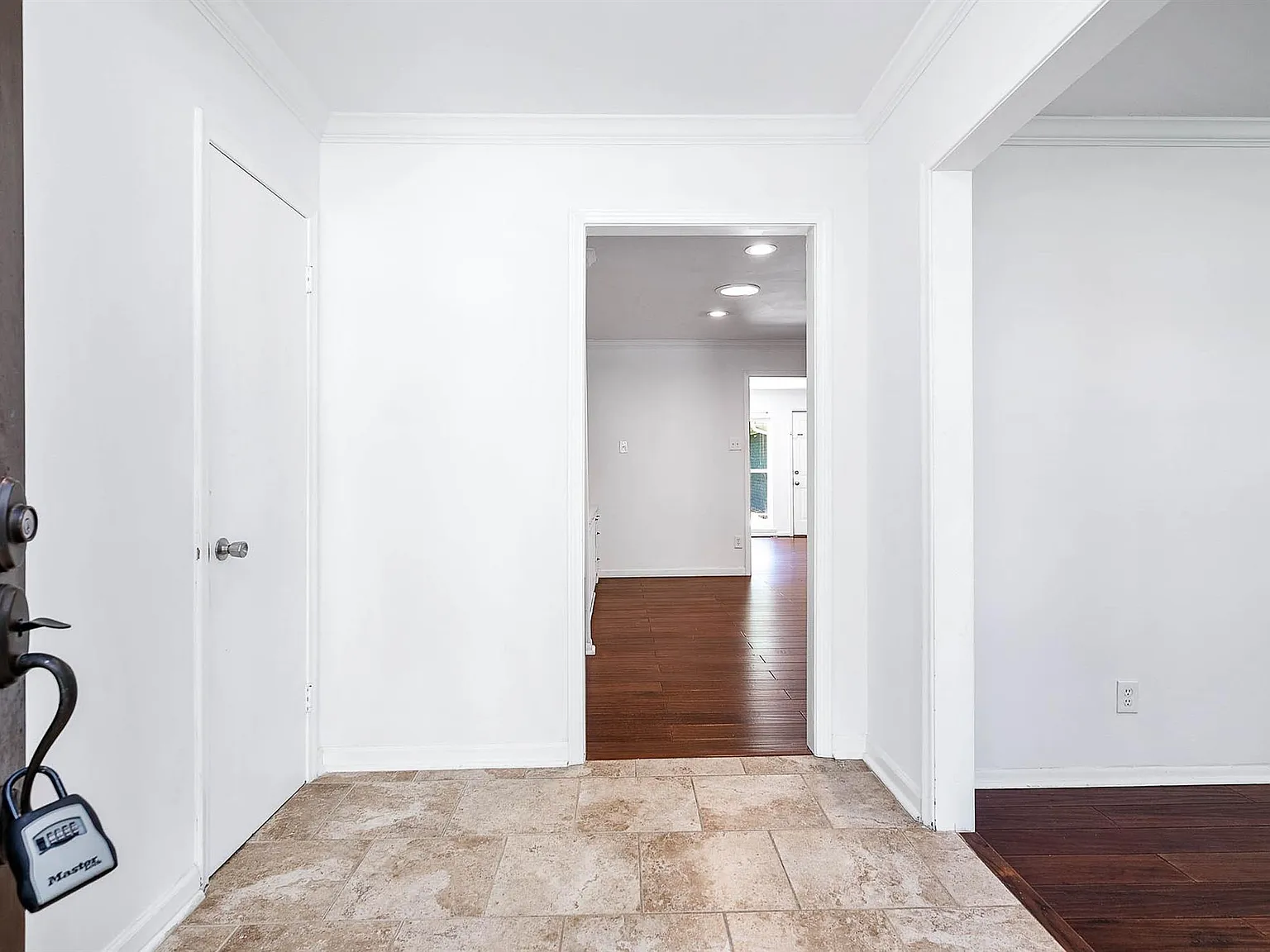 4 bed, 3.0 bath, 2998 sqft, $3,850 — Photo 2