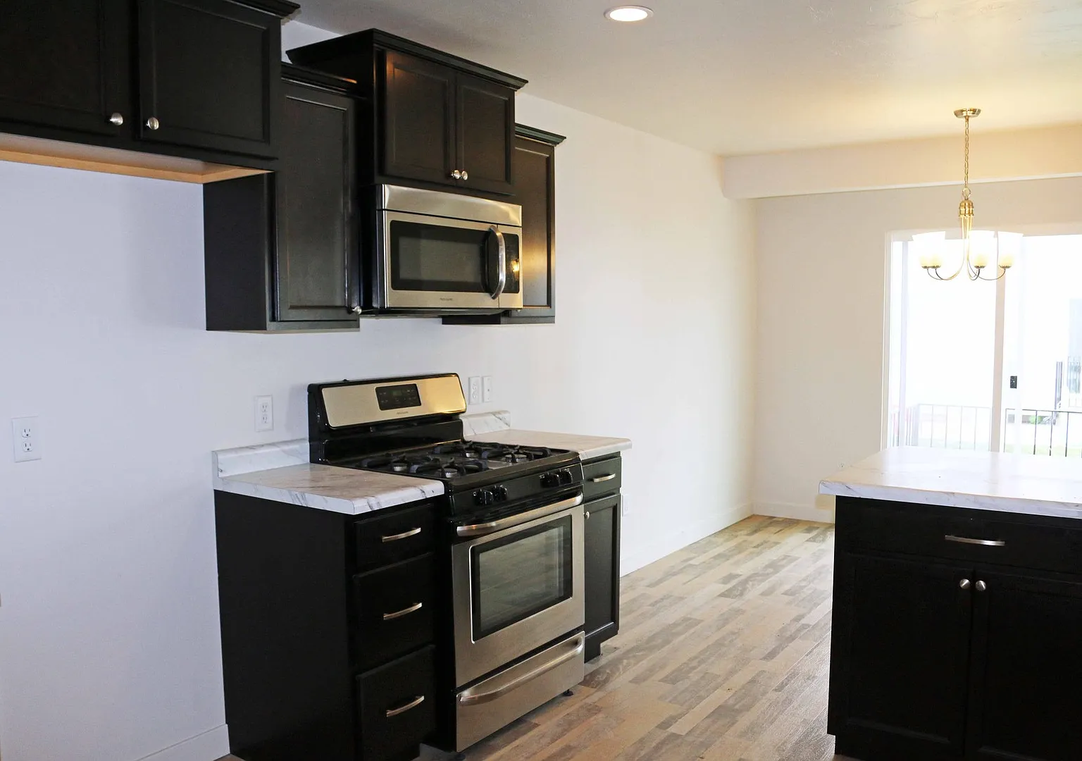 Amazing Townhome in Legacy Ranch! — Photo 2