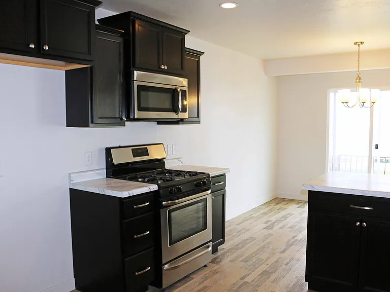 99 E Ashgrove Ln — Photo 2