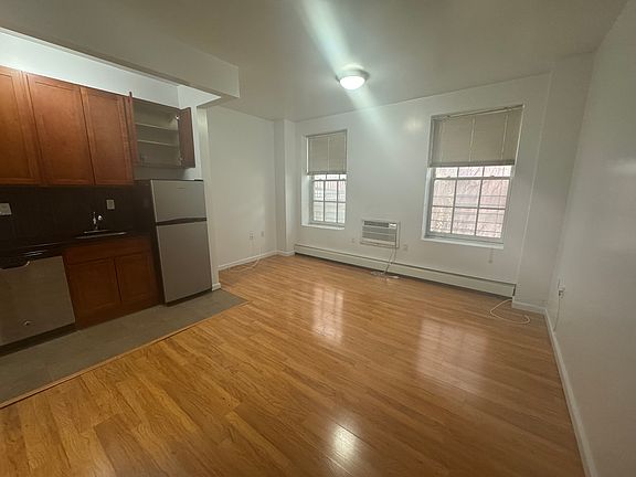 2nd image of 254 E 33rd St APT 3S
