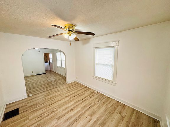 3rd image of 2819 Monroe Ave