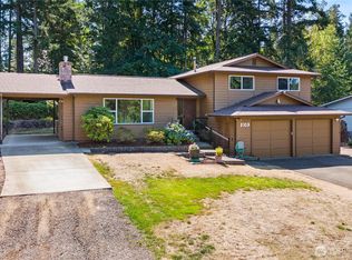 3109 NE 40th Pl, Bremerton, WA 98310