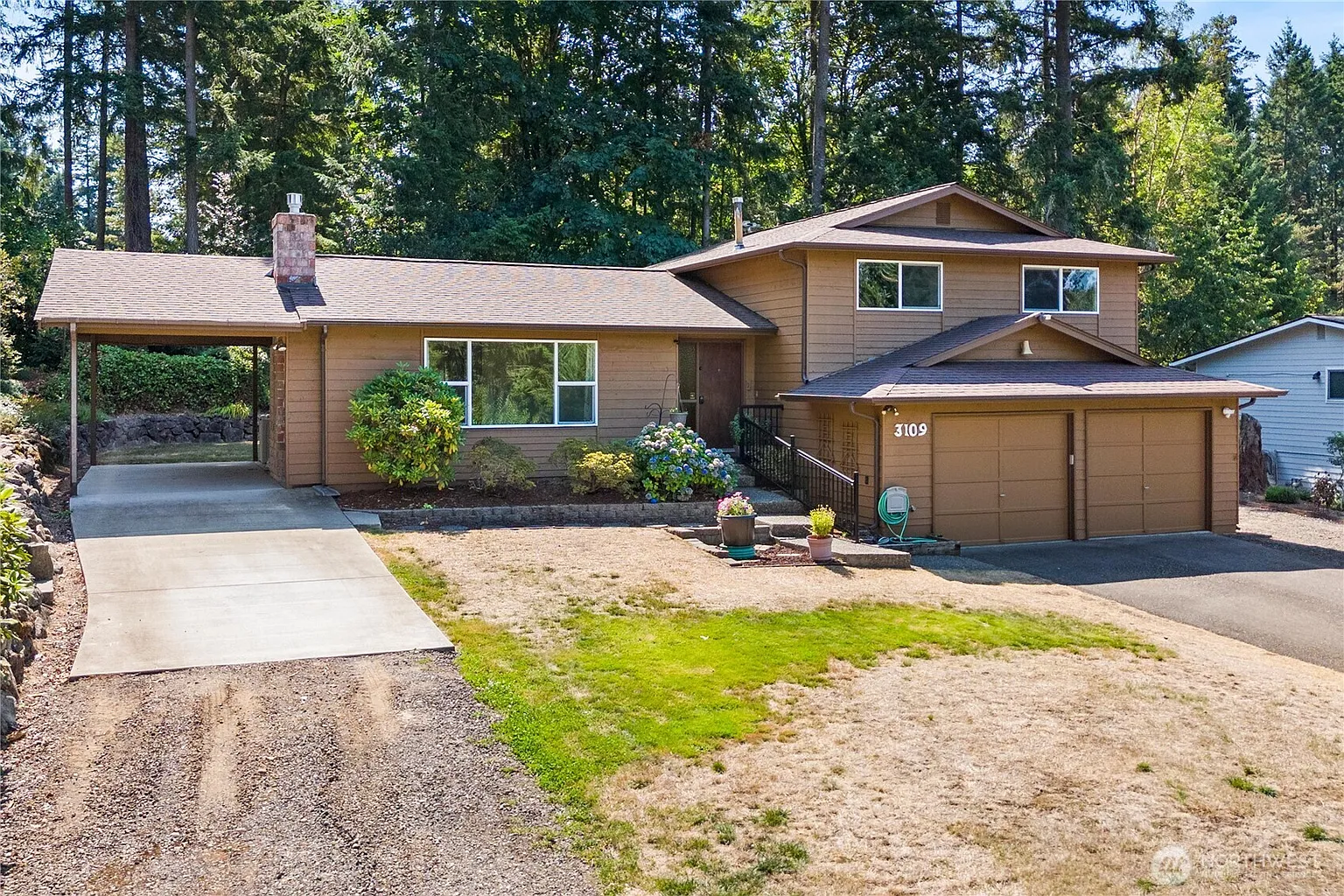 3109 NE 40th Place photo 1
