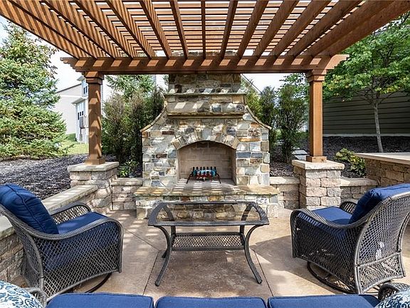 4th image of 15860 Viking Meadows Dr