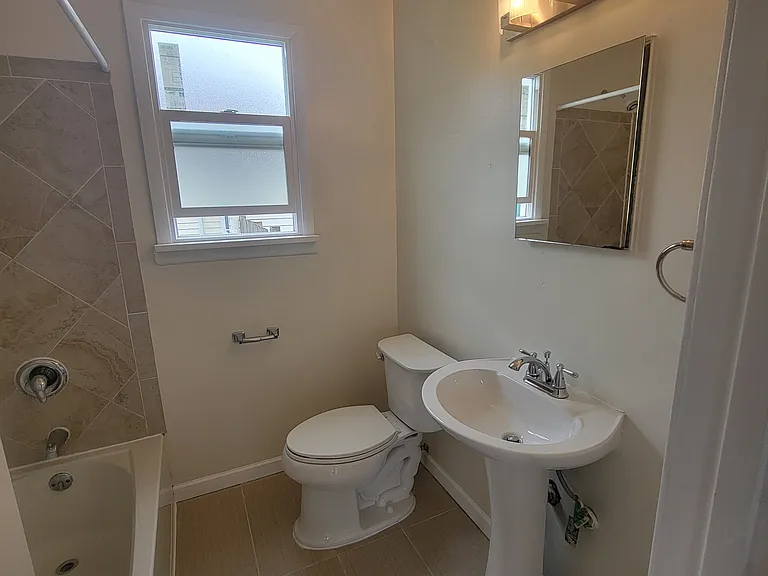 2209 Lombard Ave #1 — Photo 8