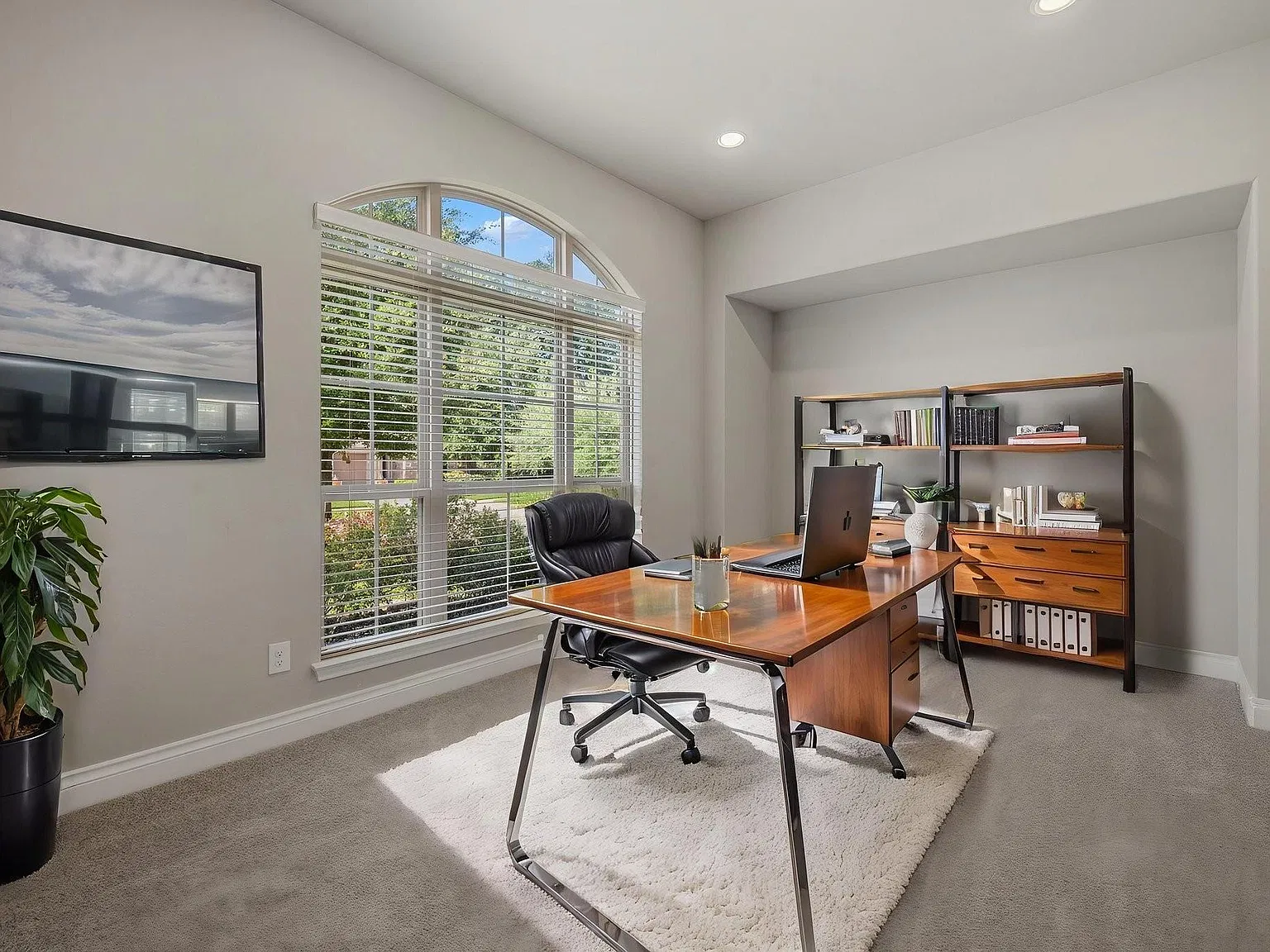 4 bed, 3.0 bath, 2764 sqft, $2,500 — Photo 4