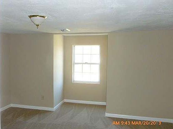 3rd image of 904 Douglas Ln