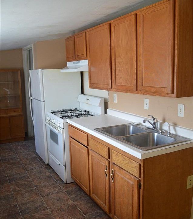 2nd image of 1610 Hawthorne Ave