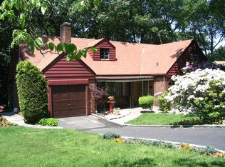 27 Annette Dr, Port Washington, NY 11050