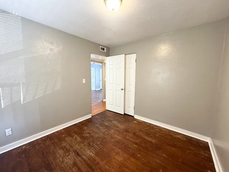 2030 NW 25th St #15 — Photo 14