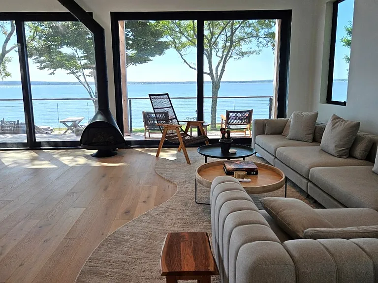 599 Peconic Bay Blvd — Photo 14