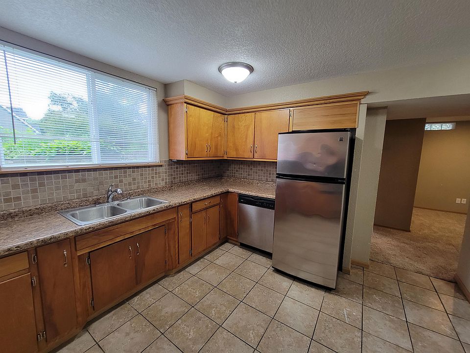 1st image of 1103 College St #2