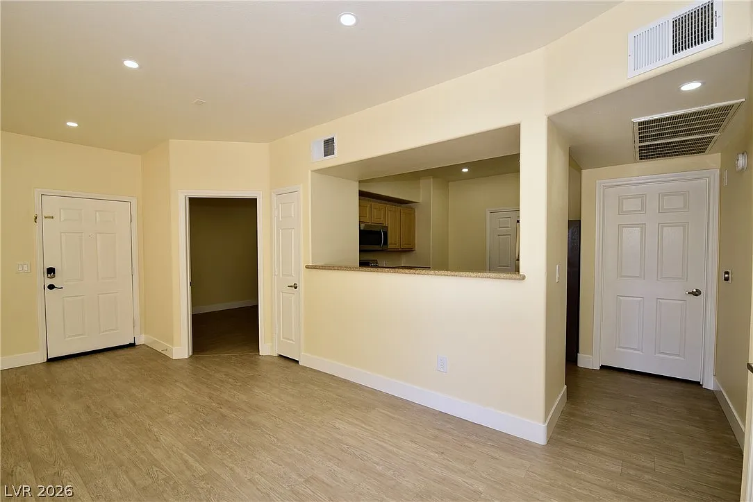 2 bed, 2.0 bath, 914 sqft, $1,484 — Photo 1