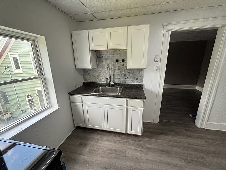 409 W Broad St #4 — Photo 3
