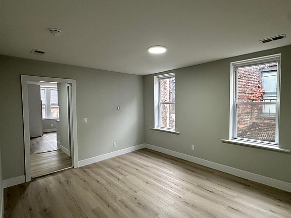 4th image of 434 Westside Ave #2