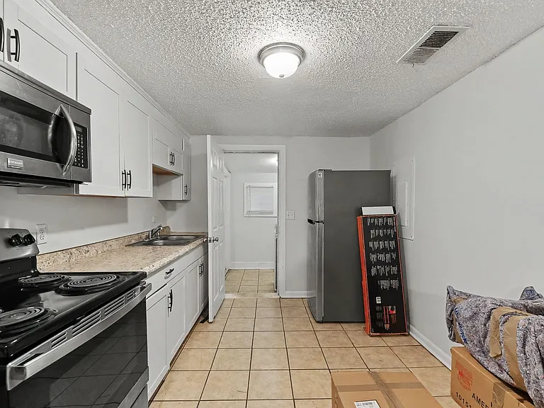 4202 Barnwell St — Photo 4
