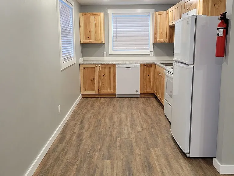 220 Church St — Photo 9