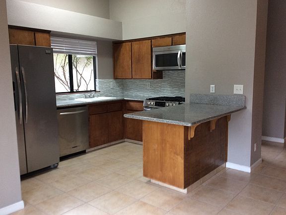 2nd image of 1933 E Vine Ave