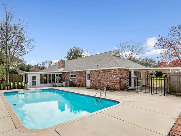 509 Poinciana Dr, Gulf Breeze, FL 32561