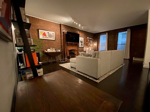 3rd image of 138 W 73rd St