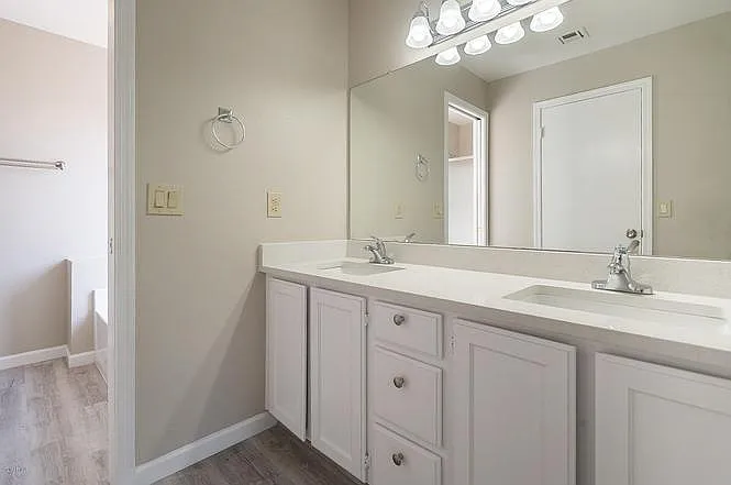 650 S Cheri Lynn Dr — Photo 9