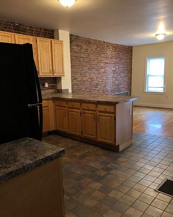 2nd image of 8 Bremen St APT 1
