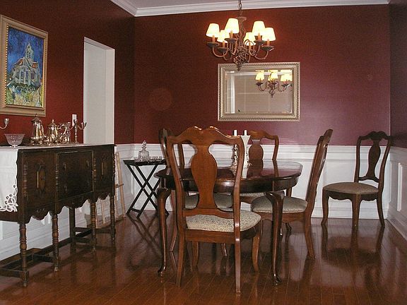 Beautiful dining room with crowne and panel molding