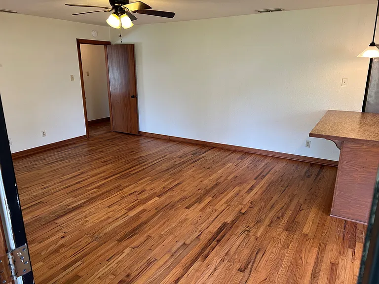 427 Stanford St — Photo 5