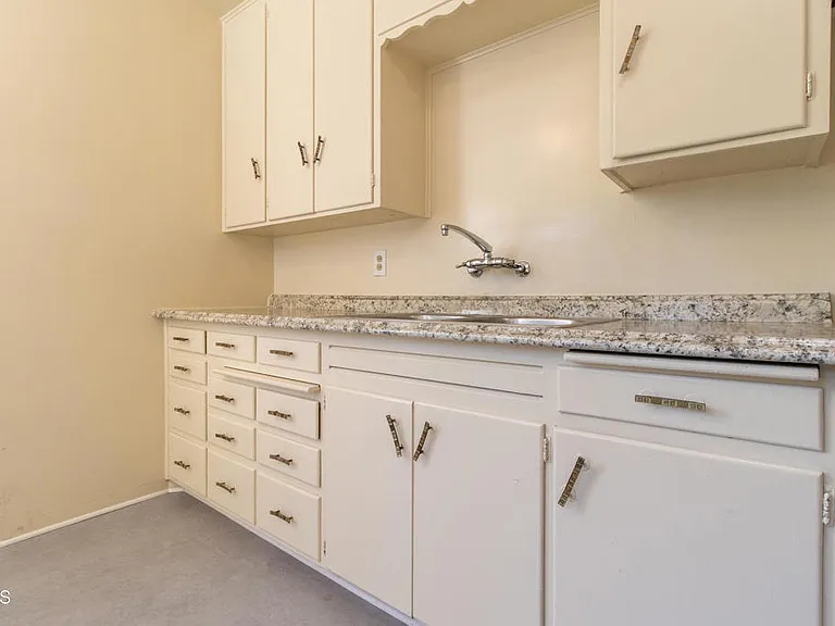 449 N Euclid Ave #H — Photo 8