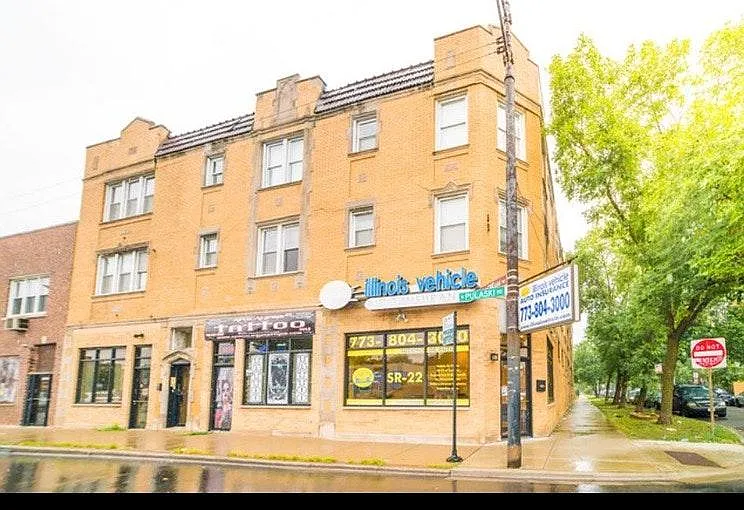 Building Photo - 4009 W Nelson St #1
