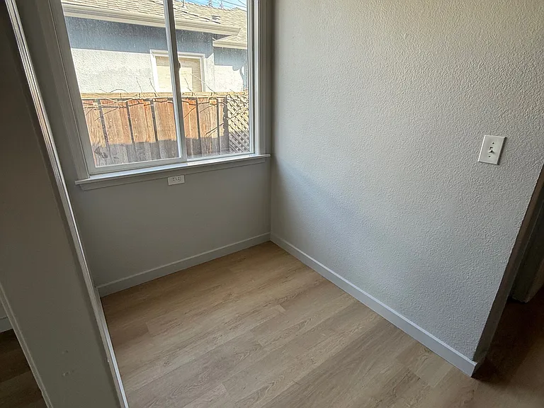 2635 Alhambra Ave — Photo 11