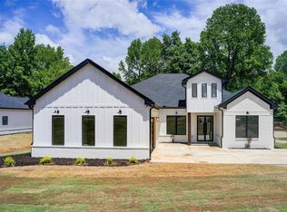 532 Rockbridge Rd, Lilburn, GA 30047