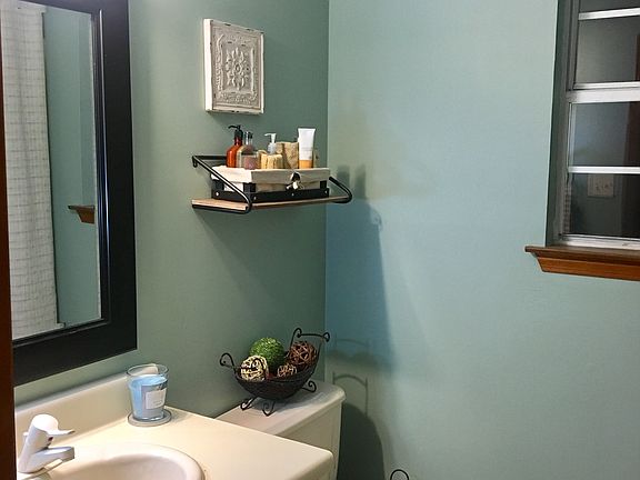 3/4 bath with standup shower