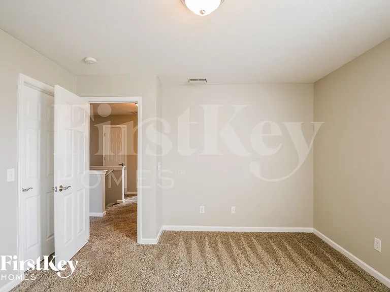 8728 N Springview Dr — Photo 11
