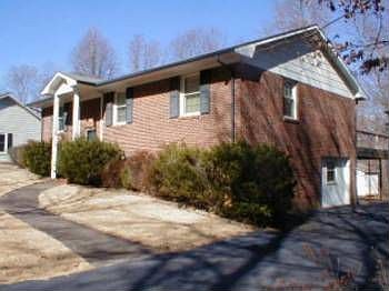 2nd image of 910 Briarwood St