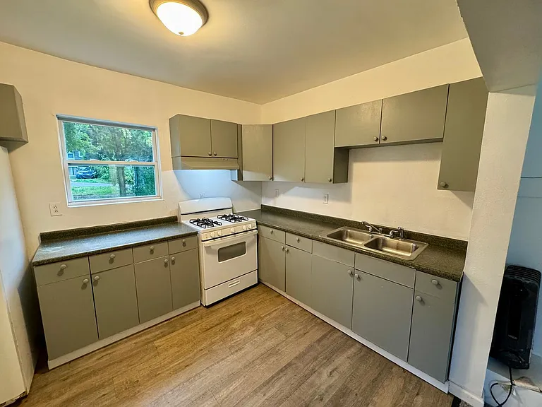 42 Climax St — Photo 16
