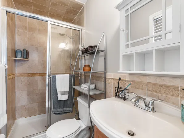 240 Alter Avenue image 5 of 40